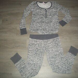 womens Victoria's Secret 2 pc. pajama set. joggers.size small